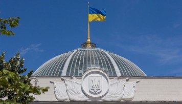 ukraynada-siyasi-cevrilise-parlament-binasini-ele-kecirmeye-cehd-edilib
